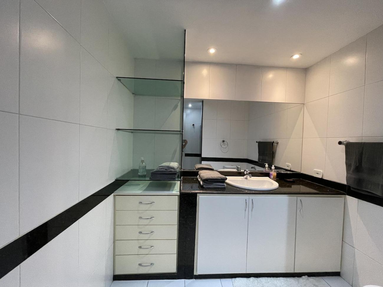 Apartamento Encantador Com Piscina - Besthostrio ริโอเดจาเนโร ภายนอก รูปภาพ